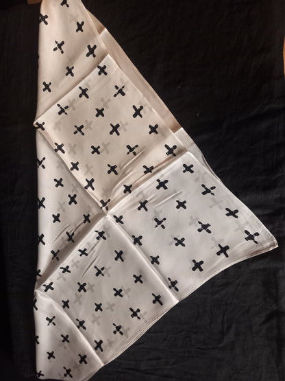 HORMESIS TRIANGLE BANDANA WHITE/ CROIX NOIRE / SOIE